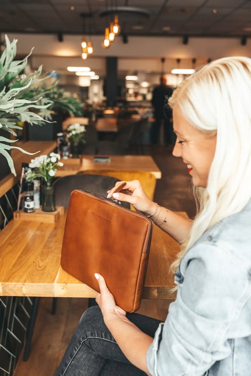 Футрола За Лаптоп Кожна Clinton – Коњак