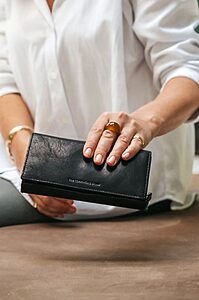 Дамски портфейли